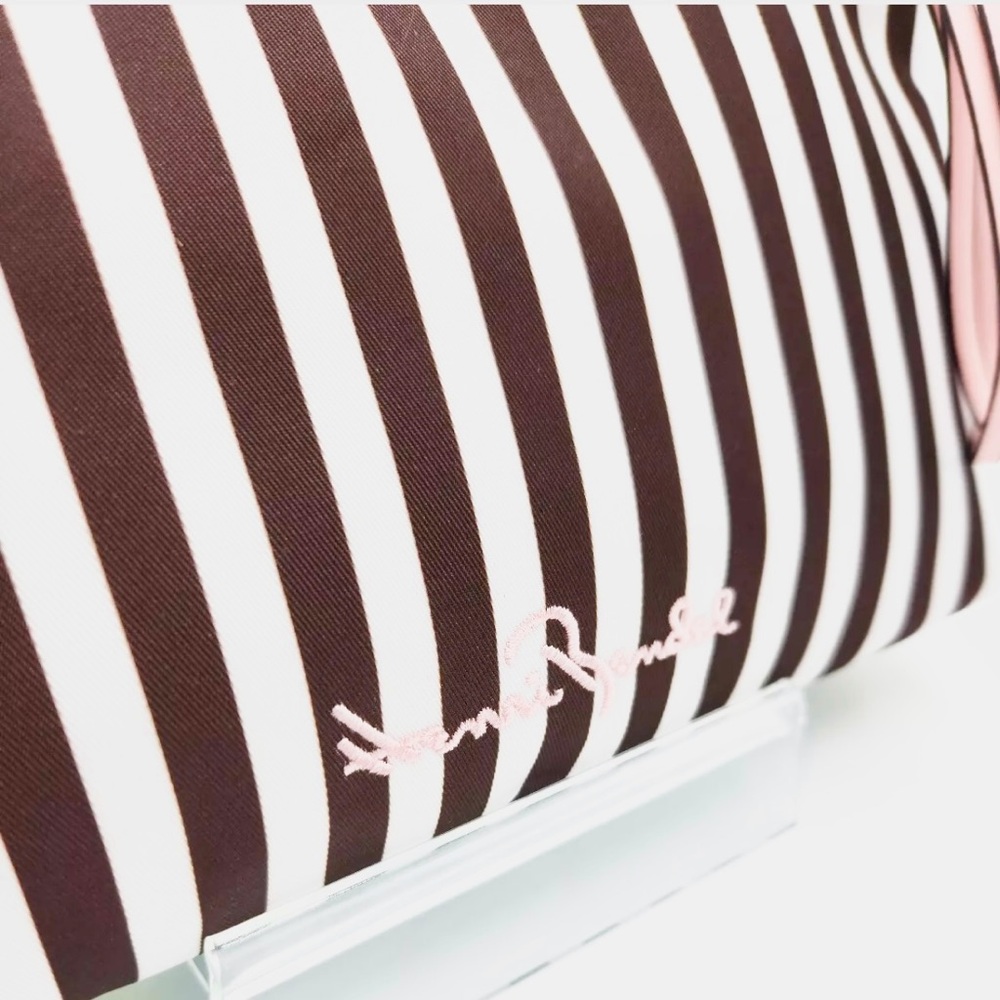 Henri Bendel Large Garden Lady
Cosmetic Bag NWT - Picture 5 of 6